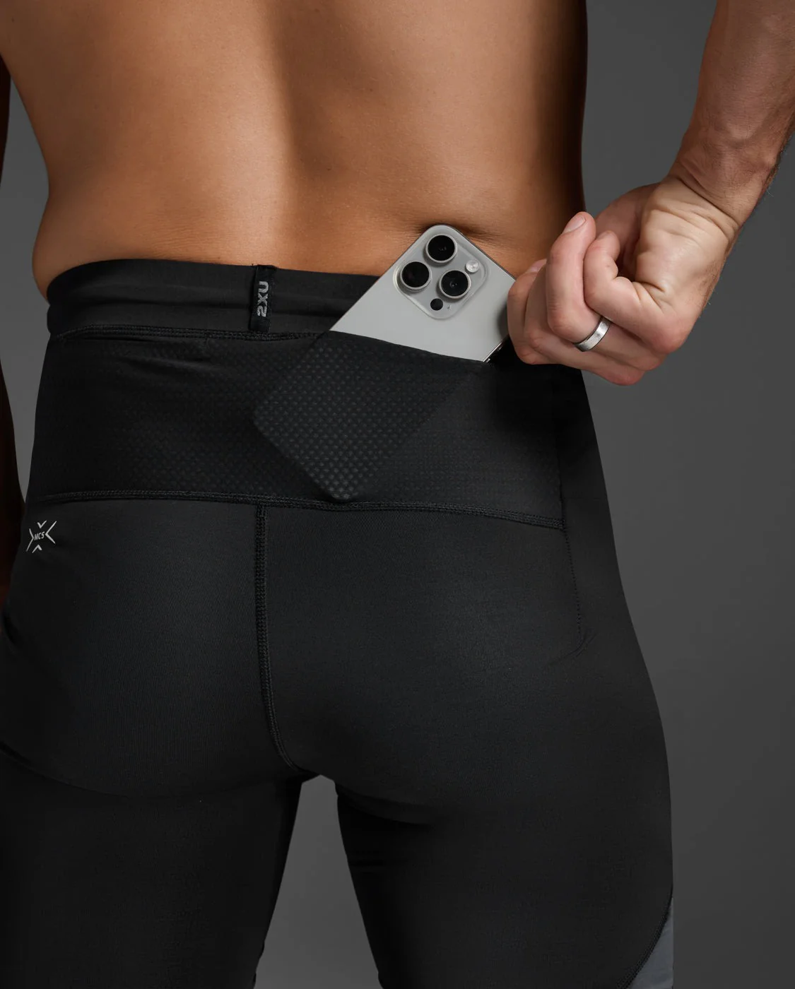 2XU Men Light Speed React Compression Shorts - Black / White Reflective - Image 3