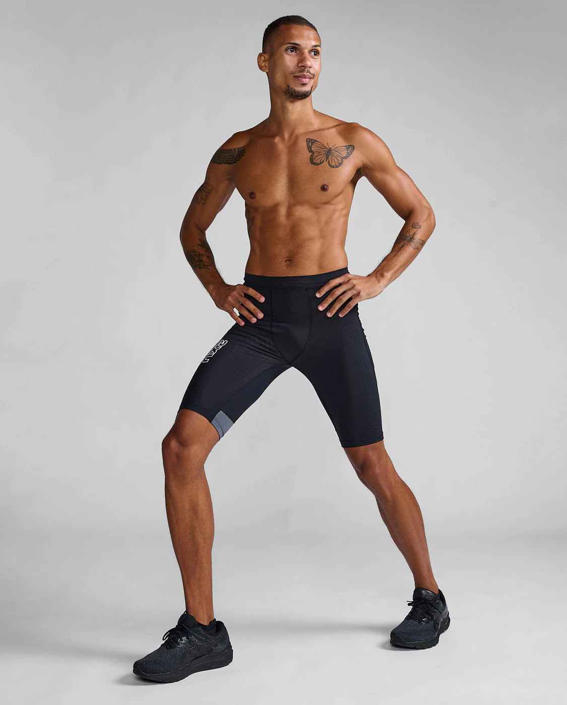 2XU Men Light Speed React Compression Shorts - Black / White Reflective - Image 5
