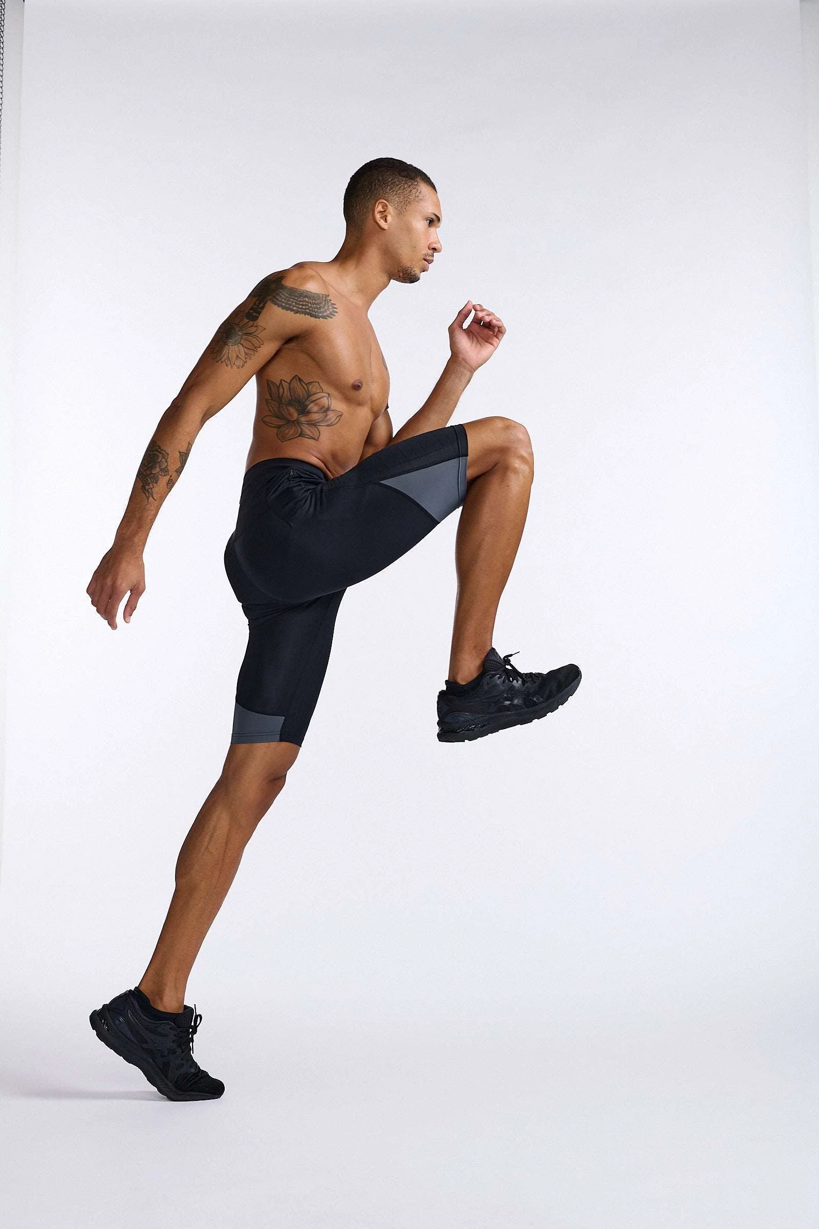 2XU Men Light Speed React Compression Shorts - Black / White Reflective - Image 6