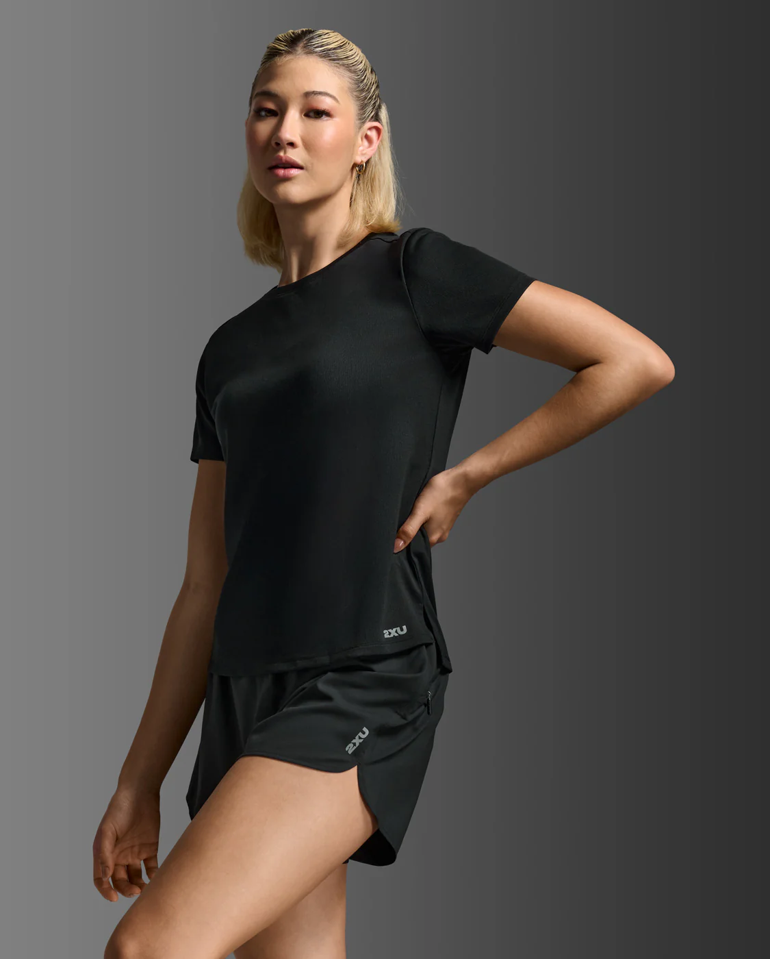 2XU Women Aero Mesh Tee - Black / Silver Reflective - Image 2