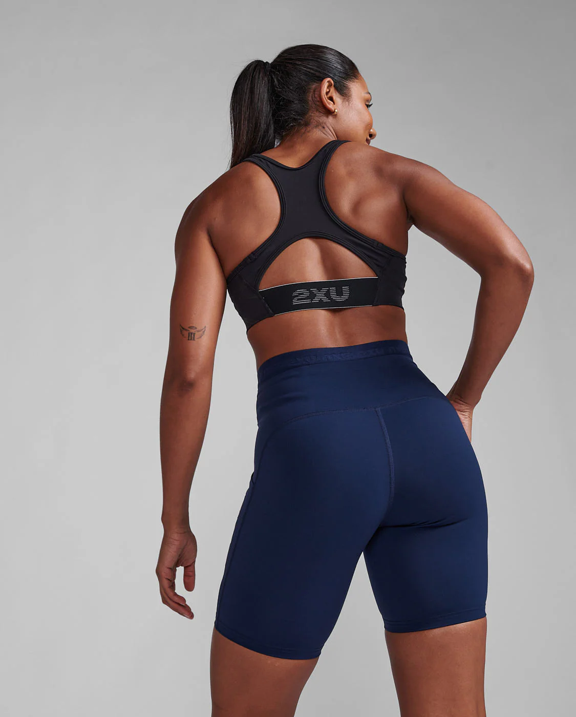2XU Women Form Stash Hi-Rise Bike Shorts - Midnight / Midnight - Image 6