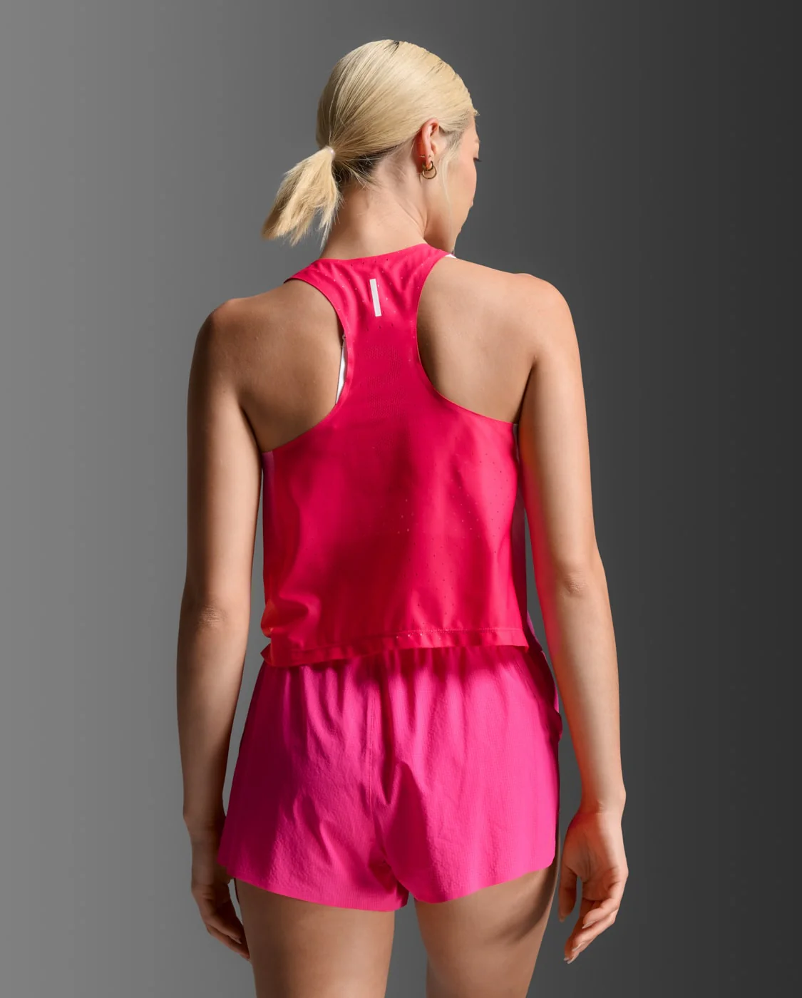 2XU Women Light Speed React Crop Singlet - Fuchsia Grad / White Reflective - Image 2