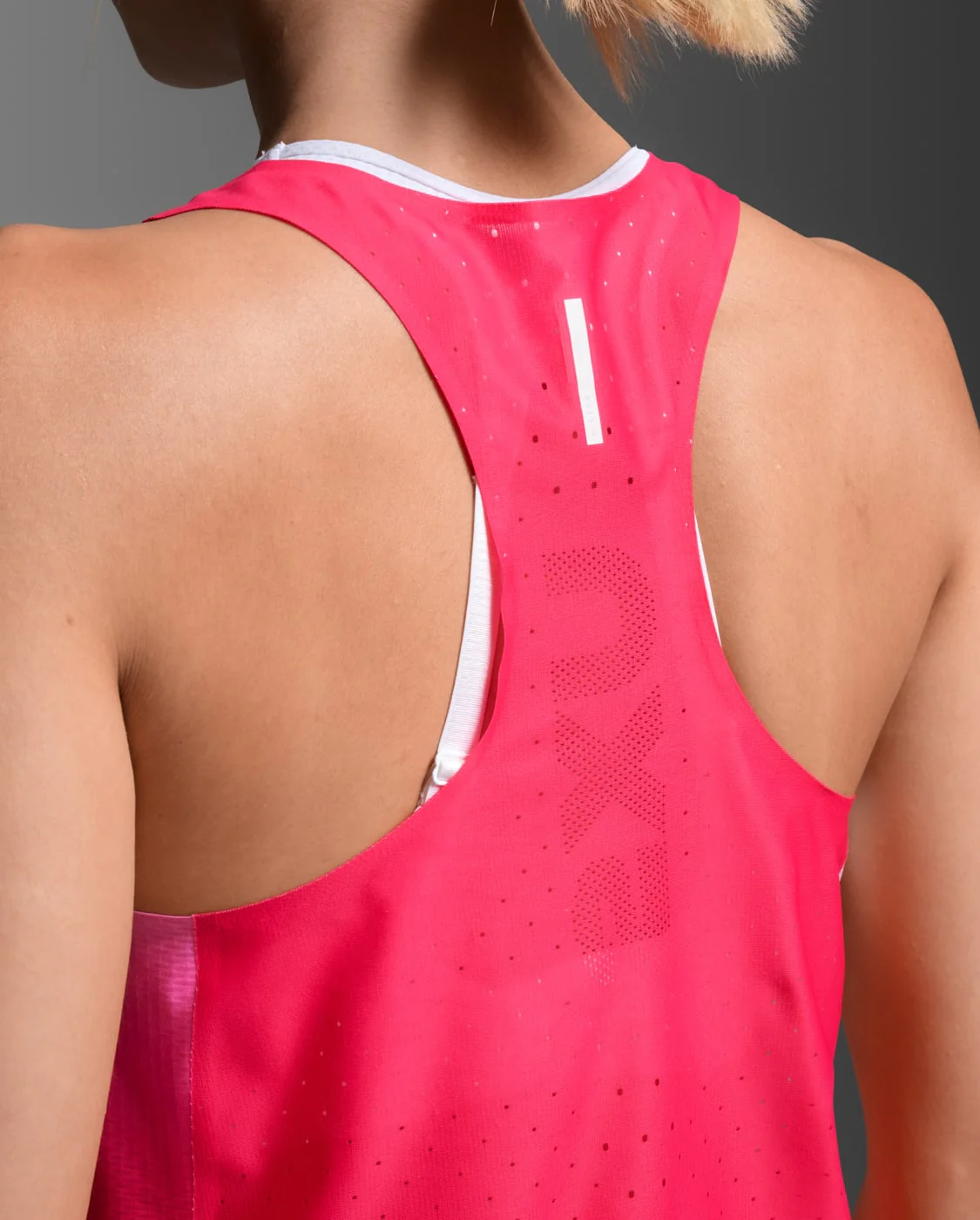 2XU Women Light Speed React Crop Singlet - Fuchsia Grad / White Reflective - Image 6