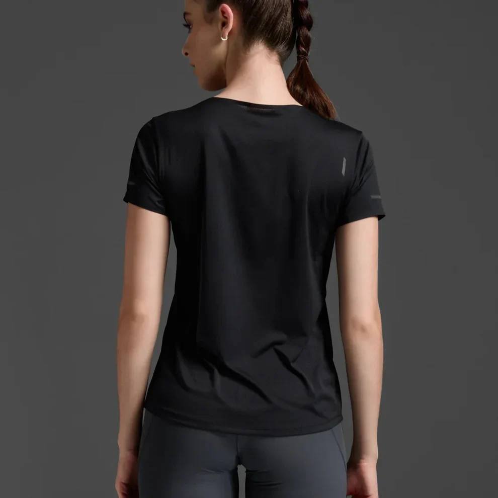 2XU Women Light Speed Tech Tee - Black / Black Reflective - Image 2
