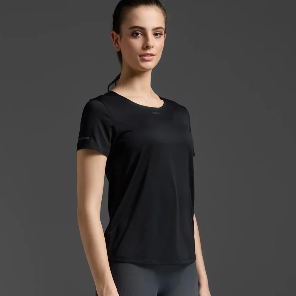 2XU Women Light Speed Tech Tee - Black / Black Reflective - Image 4