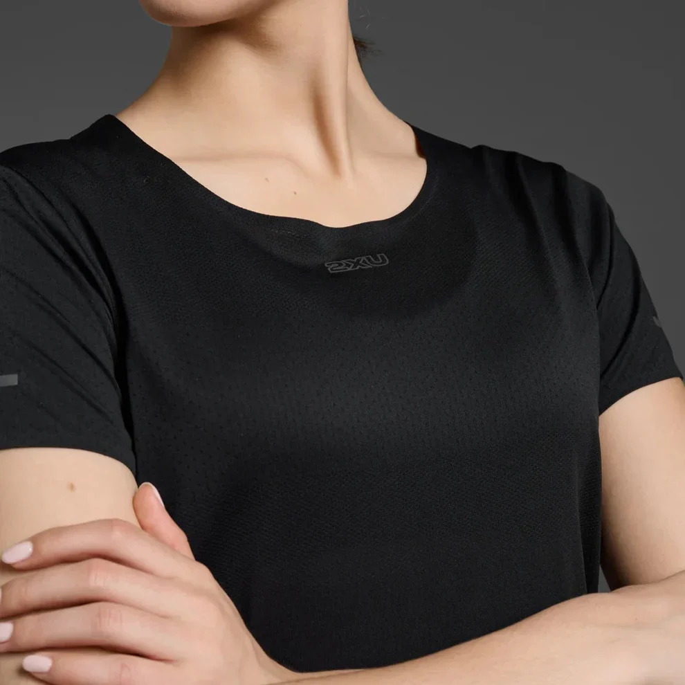 2XU Women Light Speed Tech Tee - Black / Black Reflective - Image 7