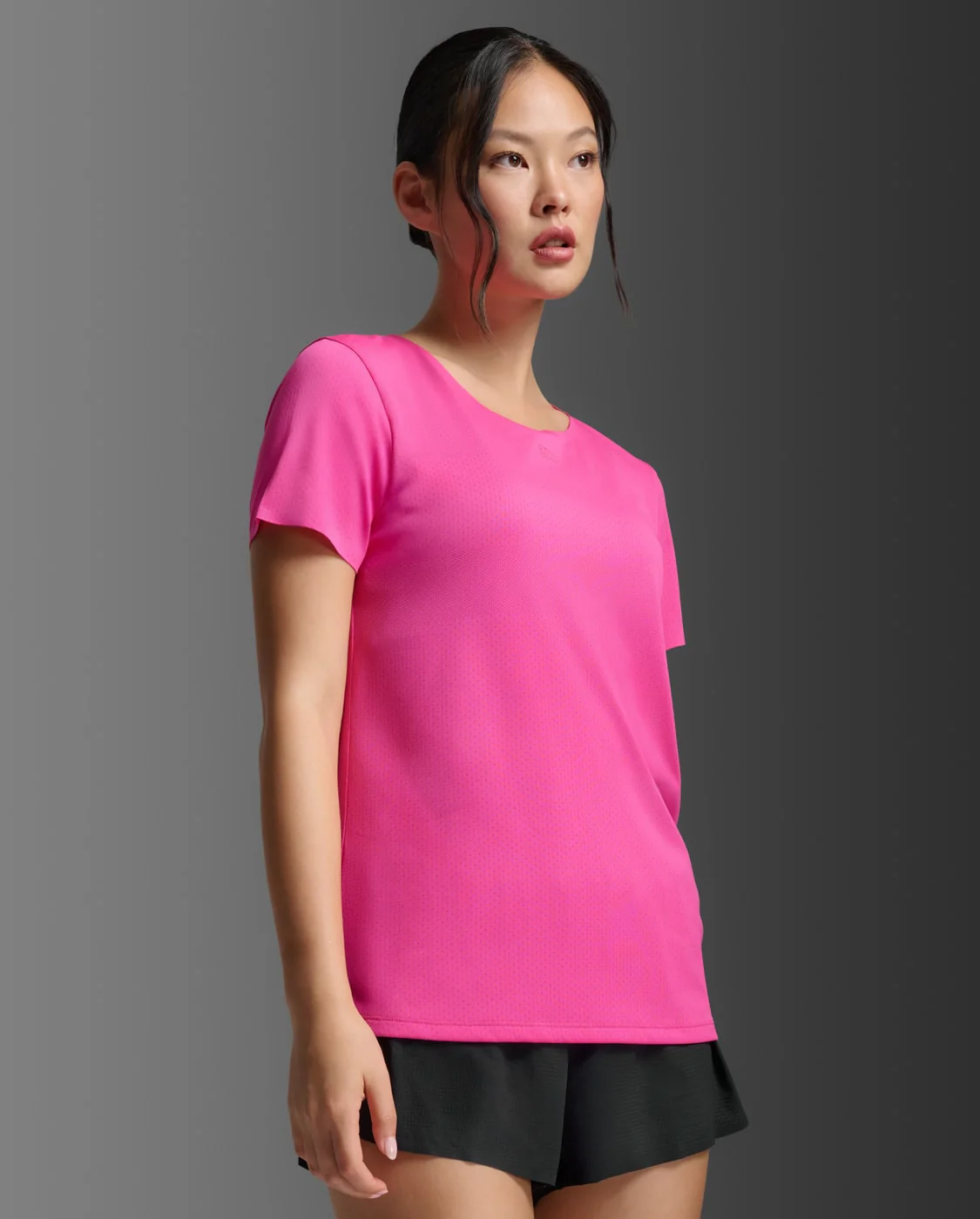 2XU Women Light Speed Tech Tee - Fuchsia / Fuchsia Reflective - Image 2