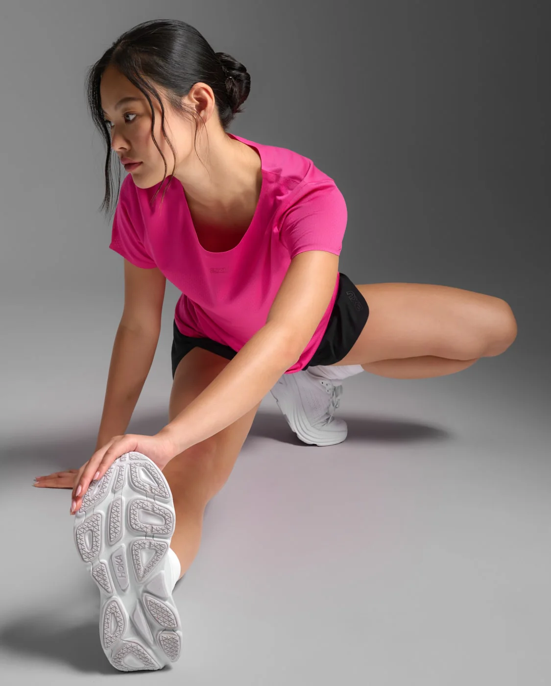 2XU Women Light Speed Tech Tee - Fuchsia / Fuchsia Reflective - Image 3