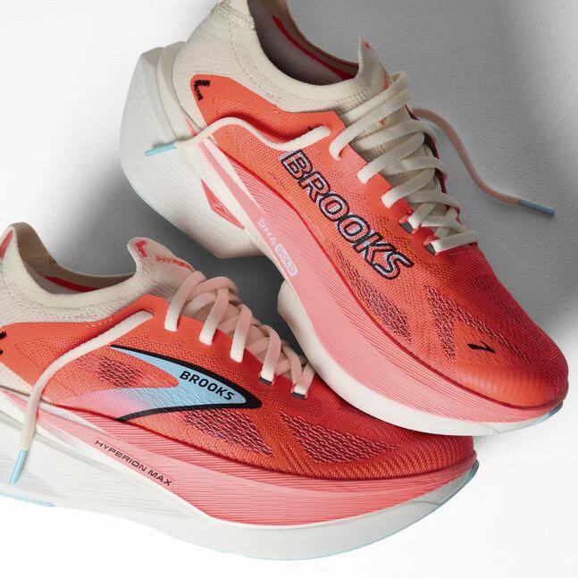 Brooks Women Hyperion Max 3 - Coconut / Fiery Coral / Atomizer - Image 2