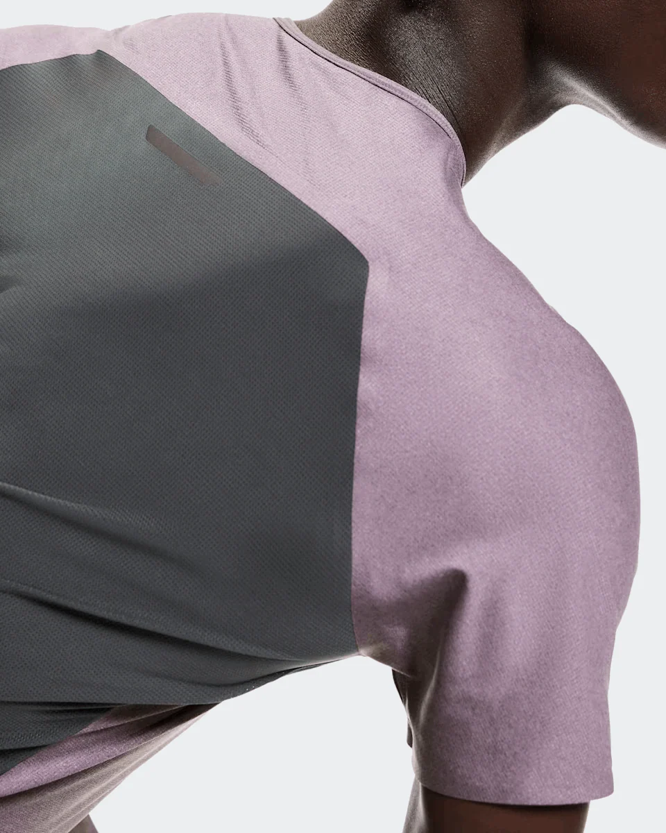 On Men Performance-T - Dewberry / Eclipse - Image 4