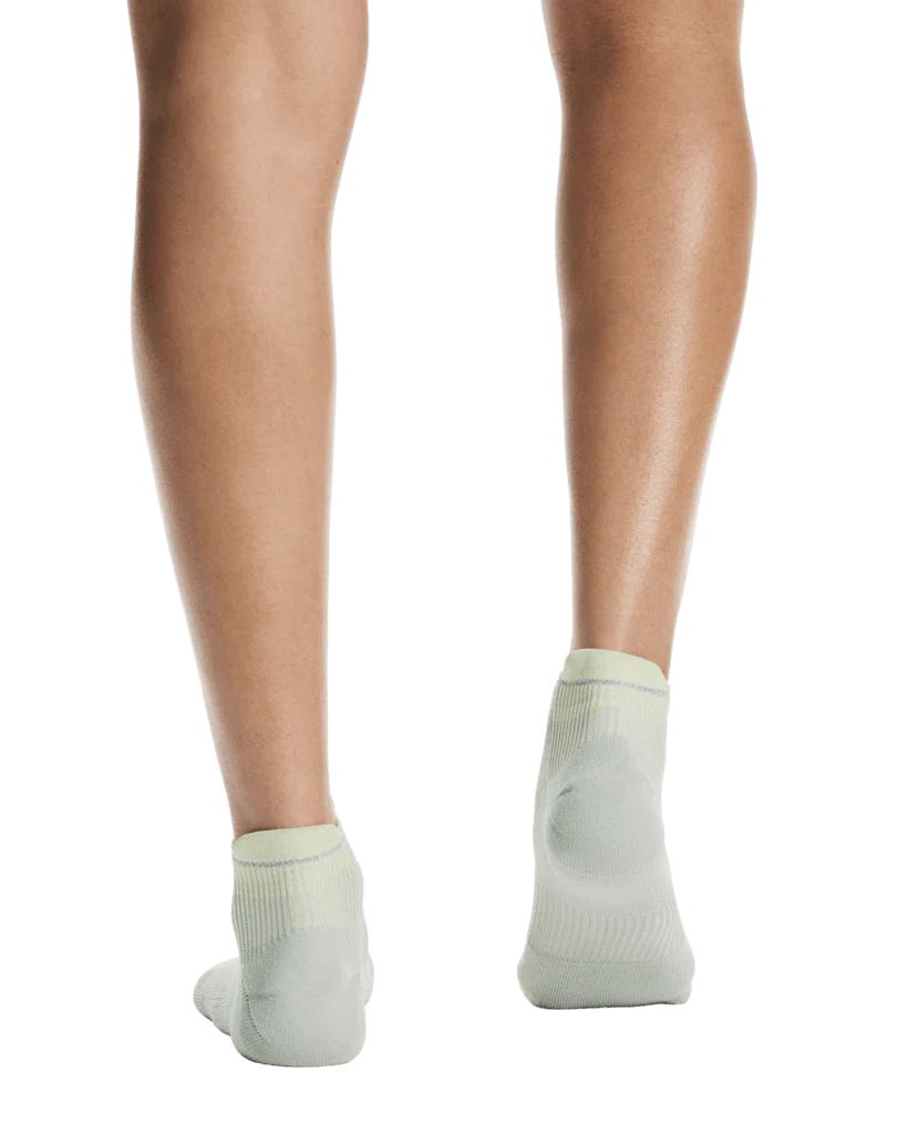 On Unisex Performance Run Sock Low - Tin / Lemonade - Image 4